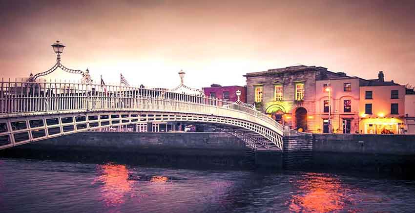 Canvas Wall Art Canvas Print Vintage style historic Ha'penny Bridge, Dublin Ireland